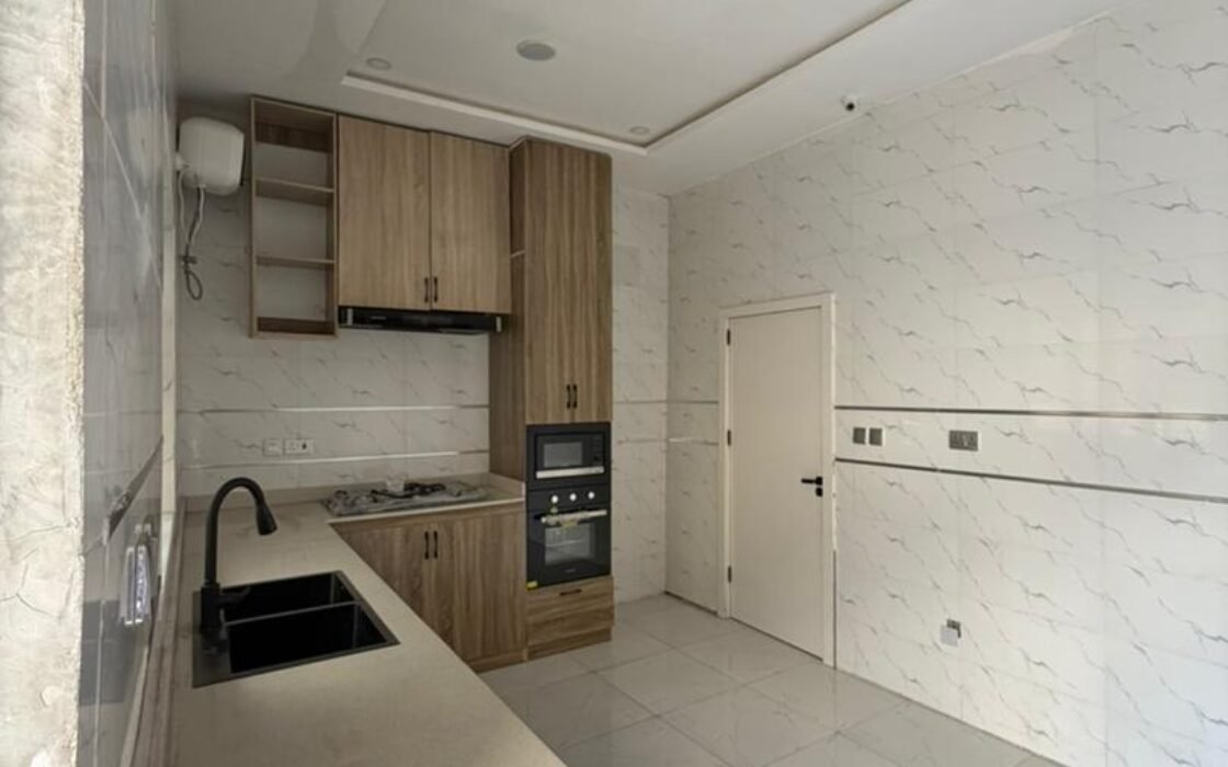 5 Bedroom Fully Detached Duplex