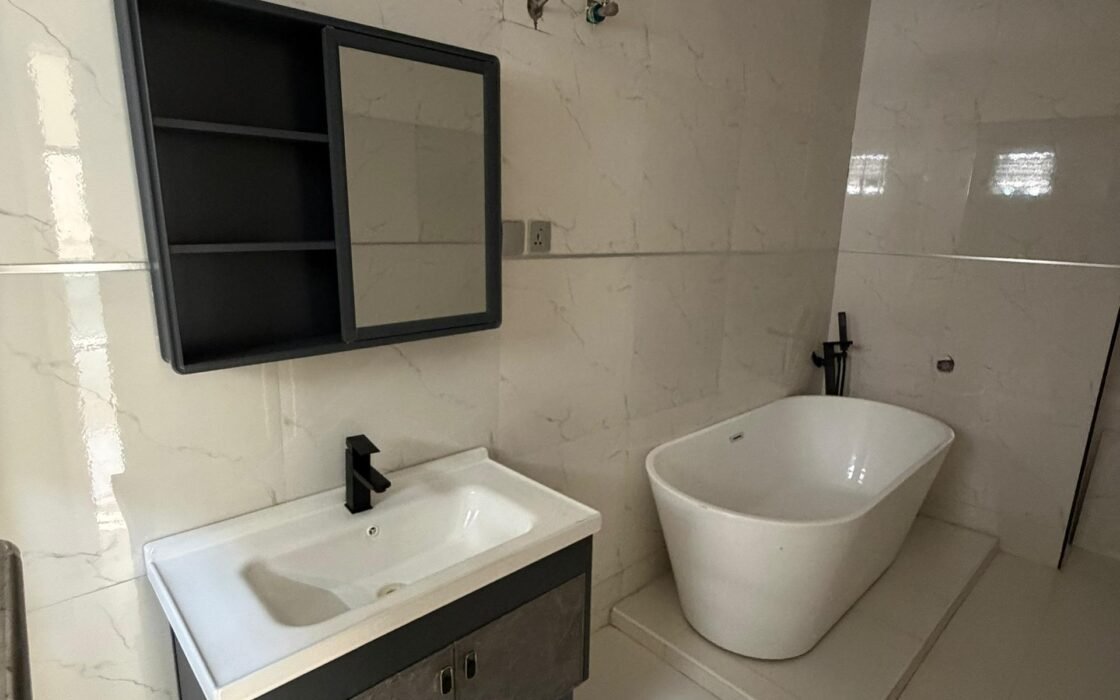 5 Bedroom Fully Detached Duplex