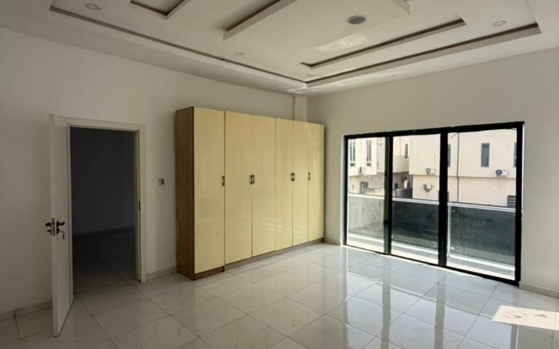 5 Bedroom Fully Detached Duplex