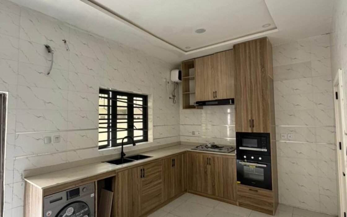 5 Bedroom Fully Detached Duplex