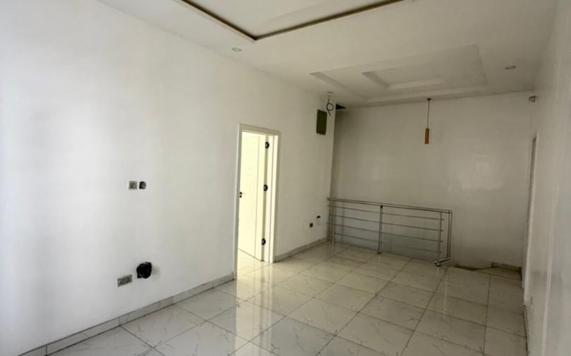 5 Bedroom Fully Detached Duplex