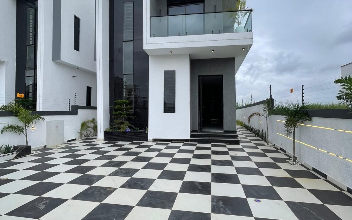 5 Bedroom Fully Detached Duplex