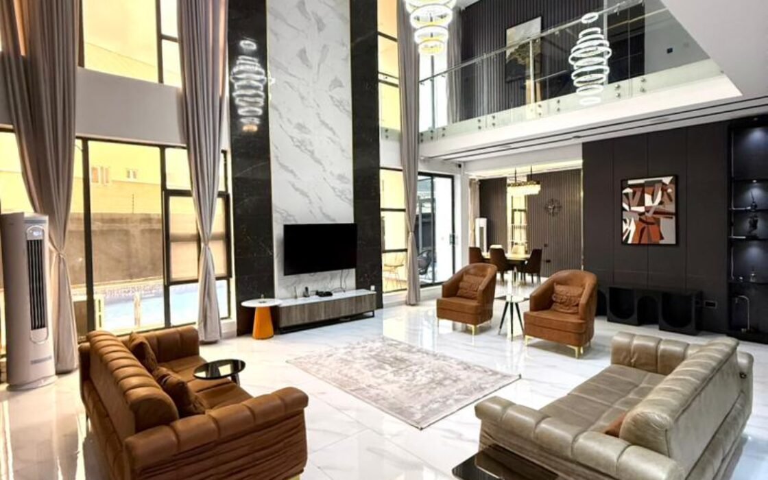 8 Bedroom Luxury Mansion