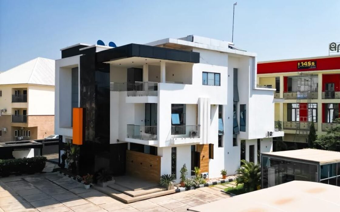 8 Bedroom Luxury Mansion