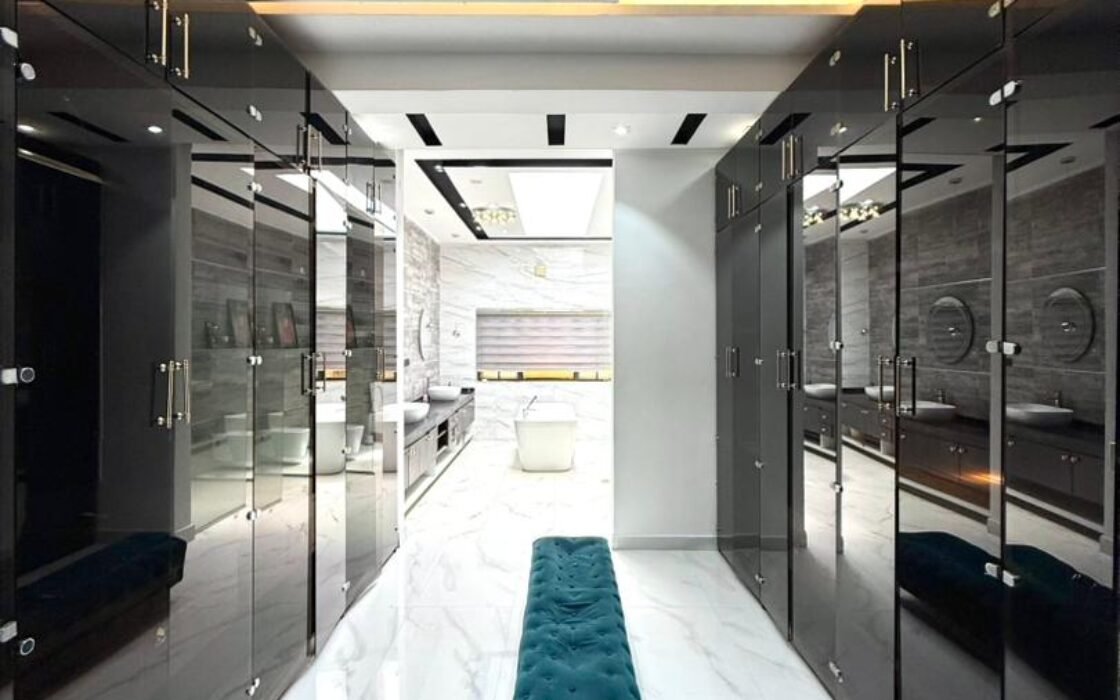 8 Bedroom Luxury Mansion