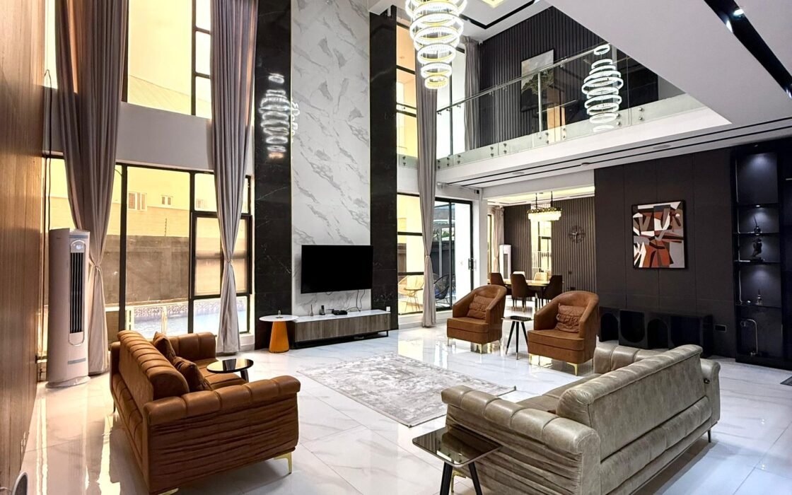 8 Bedroom Luxury Mansion