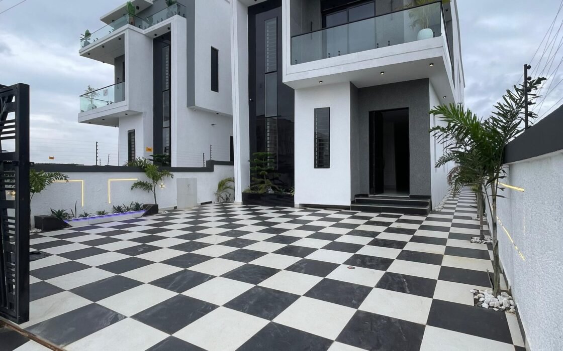 5 Bedroom Fully Detached Duplex